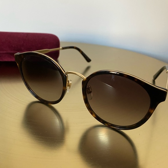 Gucci Round Sunglasses - Picture 5 of 8